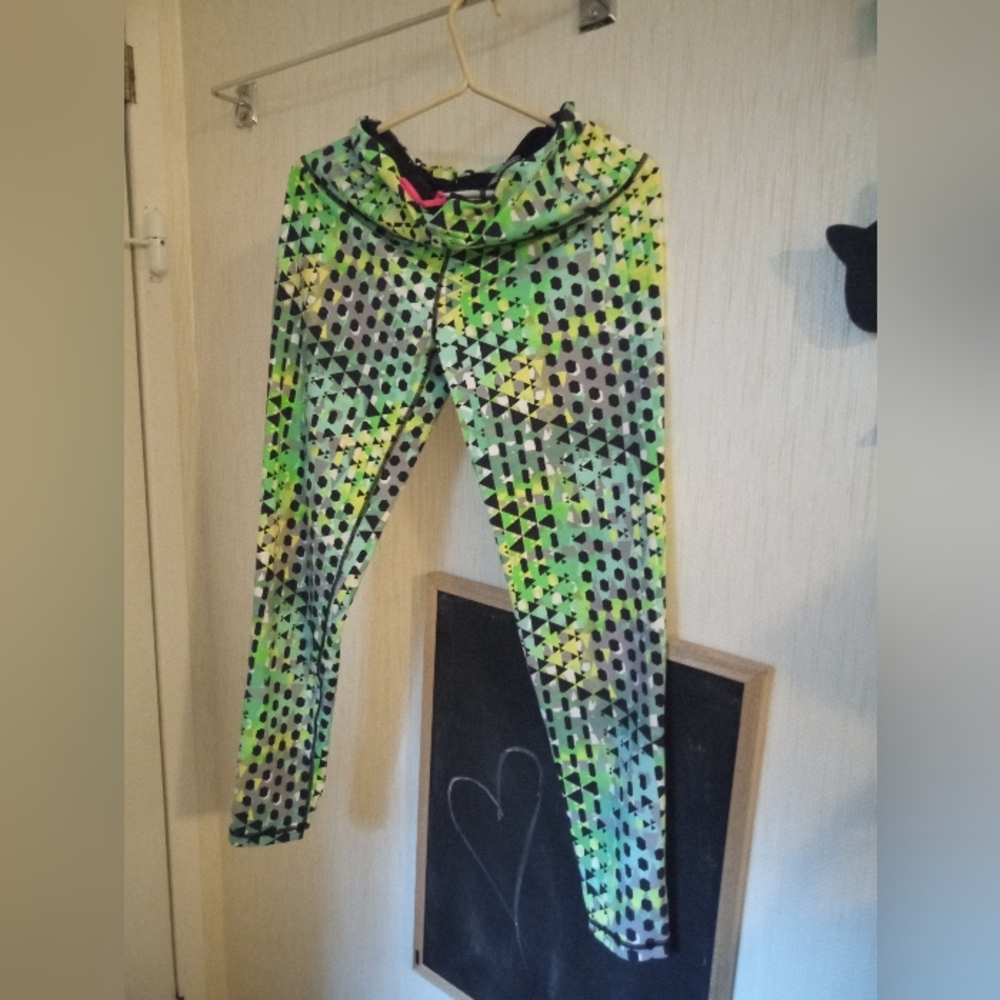 Athletic pants